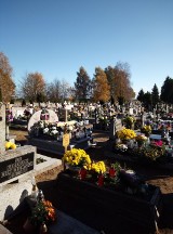 Nietypowe obchody Dnia Wszystkich Świętych. Starogardzianie odwiedzili groby dopiero 3 listopada