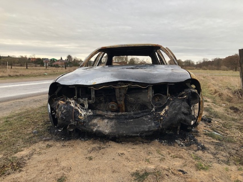 Auto spłonęło na drodze między miejscowościami Żarowo i...