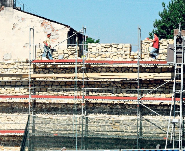 Wciąż trwają prace związane z odbudową fortyfikacji miasta