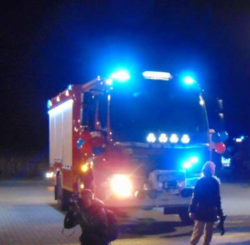 Powitanie wozu strażackiego w Stróżewie.