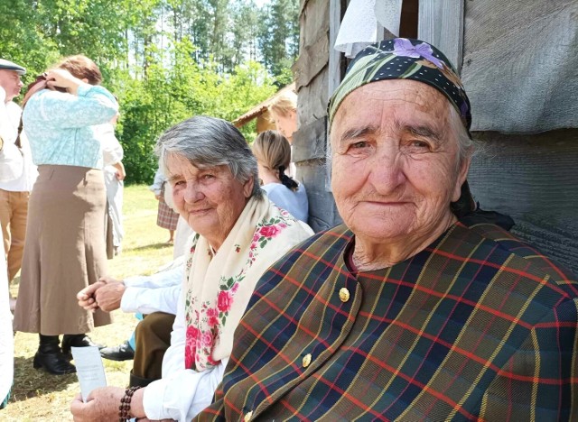 - Uczestniczę w tych uroczystościach co roku – podkreśla 85-letnia Anna Raczkiewicz z Majdanu Górnego (na zdjęciu pierwsza z prawej). Obok Helena Piech