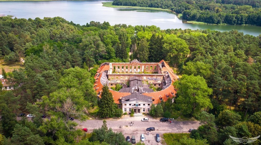 Piękne zdjęcia dawnego kasyna oficerskiego w Bornem...