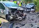 Wypadek na drodze Długobórz - Wądołki Borowe. Audi zderzyło się z renault. Dwie osoby w szpitalu. Kierowca audi był nietrzeźwy [ZDJĘCIA]