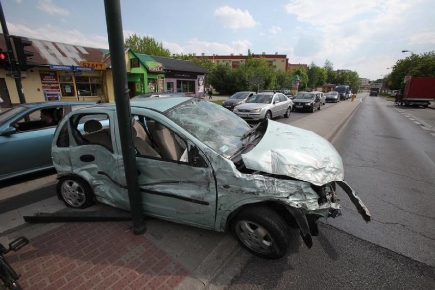 Wypadek w Krakowie. Karambol na Ruczaju. Zarzuty dla kierowcy, który staranował 19 aut