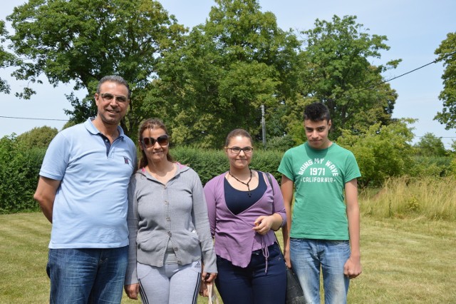 Riyad (z lewej) ze swoją żoną Reem, córką Lemą oraz synem Amerem mają nadzieję, że w Polsce będą wreszcie bezpieczni. Rodzina nie ukrywa jednak, że pragnie wrócić jeszcze kiedyś do ojczyzny