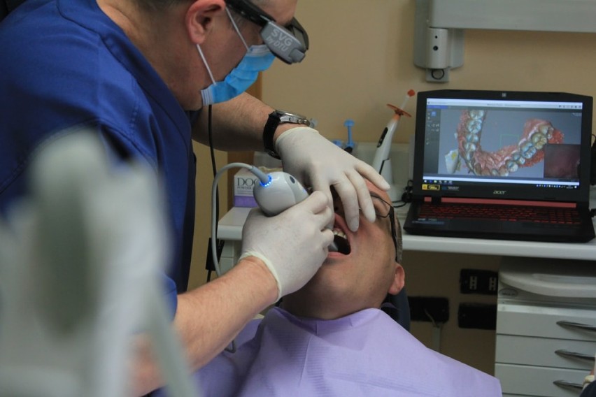 Oto najlepsi stomatolodzy w Świdniku. Zobacz kogo polecają pacjenci?