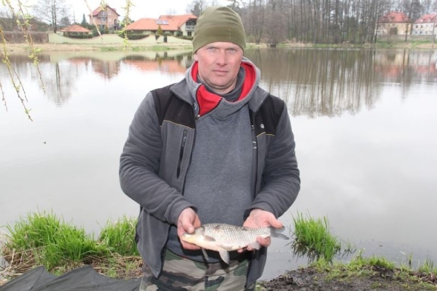 Brzezińscy wędkarze rozpoczęli sezon. Odbyły się pierwsze połowy nad zbiornikiem w Bogdance