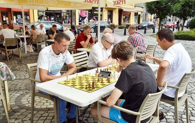 "Szachy pod chmurką" w Nakle. Liczbę uczestników turnieju z powodu pandemii ograniczono do 32 osób