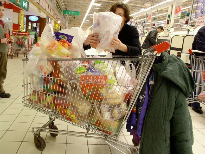 Kościerzyna: Trwa zbiórka żywności dla kombatantów. Paczki trafią do potrzebujących w Wigilię