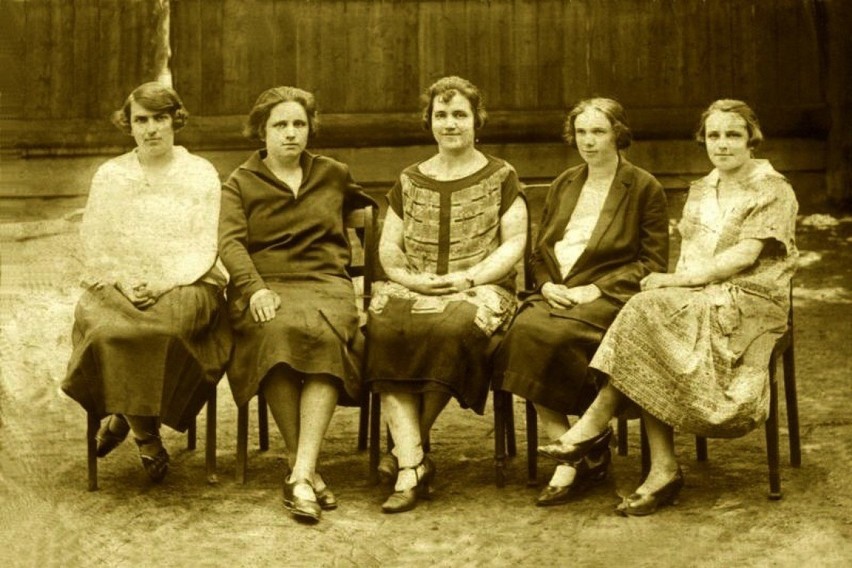 Babcia z siostrami (ok. 1930 r.). Fot. Archiwum rodzinne