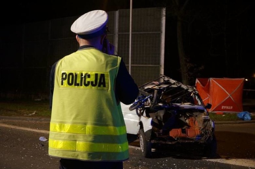 Katowice: Wypadek na Giszowcu. BMW uderzyło w fiata 126p, zginęły 2 osoby. Kierowca po blisko 2 latach usłyszał zarzut