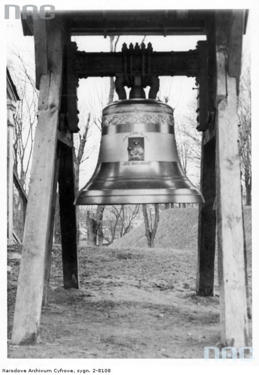 Dzwon przy Katedrze Narodzenia NMP - 1939 – 1945