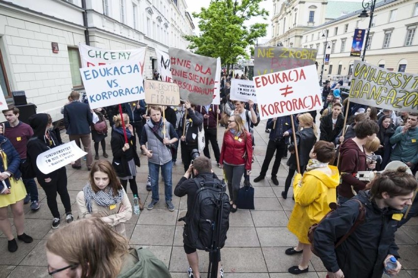 Czarna Procesja Nauki. Uniwersytet strajkuje