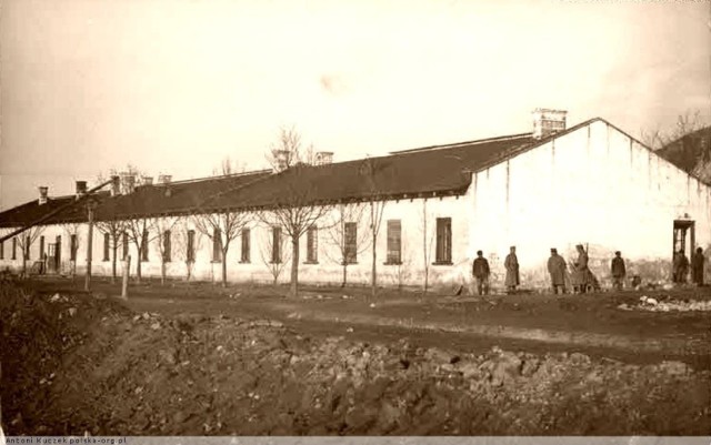 Początki funkcjonowania więzienia w Pińczowie datuje się okres międzywojewnny.