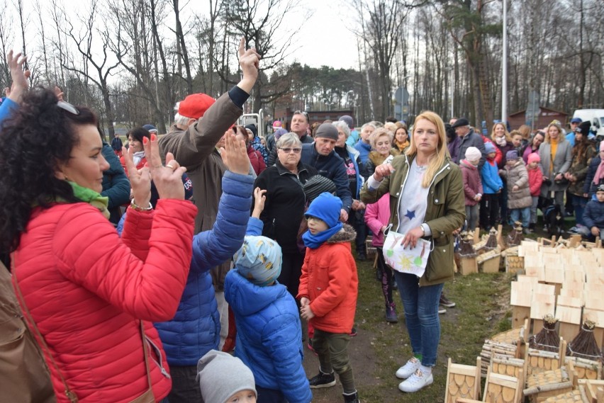 Rozdawanie budek lęgowych dla ptaków w Tychach