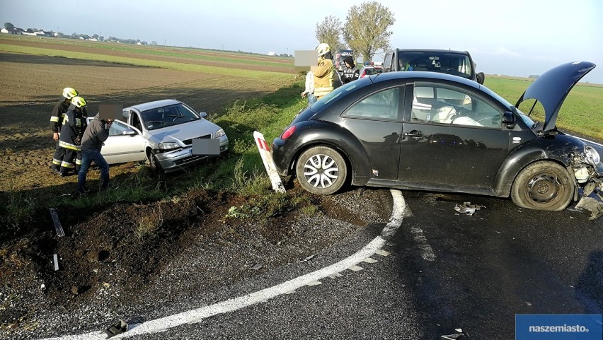 Wypadek na drodze Włocławek - Radziejów. Zderzenie dwóch samochodów [zdjęcia]