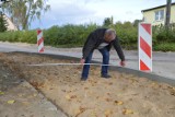 Skrzyżowanie przy kościele w Modrzejewie węższe o ponad dwa metry. Nikt się nie wyminie?