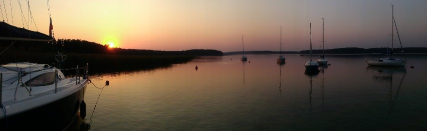 Zachód słońca nad jeziorem [ZDJĘCIA]