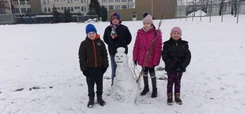 Śnieżne szaleństwo uczniów z Bieniądzic, Konopnicy, Szynkielowa i ZSS w Wieluniu