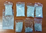 Nowy Sącz. Policjanci zatrzymali dwóch sądeczan w związku z podejrzeniem o posiadanie substancji psychotropowej MDPV