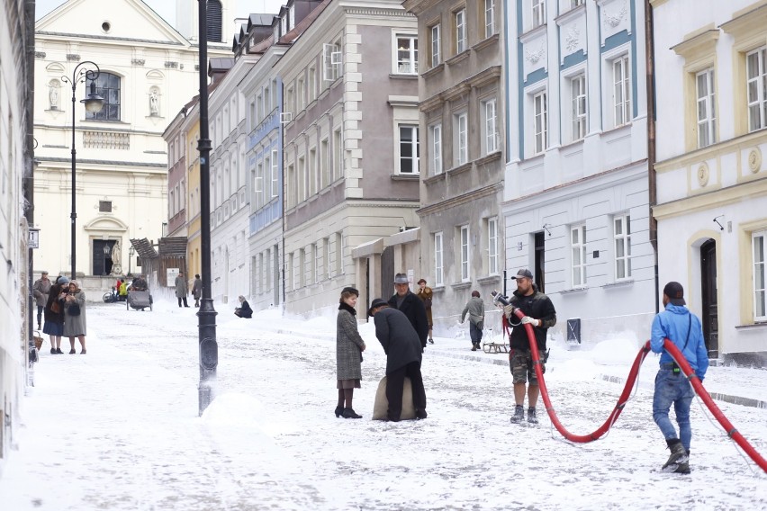 Śnieg w Warszawie. Stolica wygląda dziś, jak w czasie wojny....