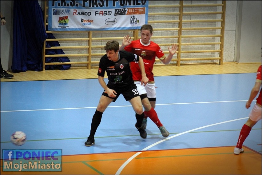 Rozegrano kolejkę II ligi Futsalu Piast Poniec - Tarnovia...