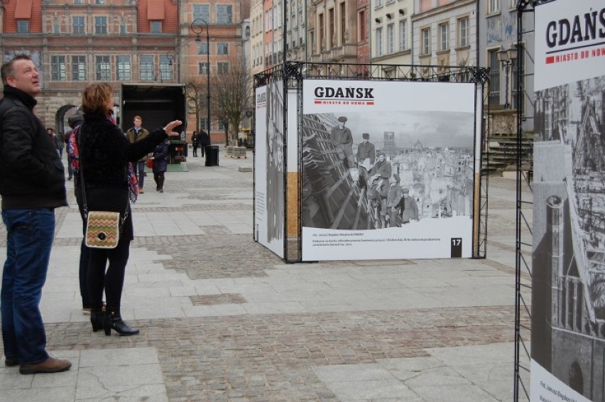 Wystawa na Długim Targu. "Gdańsk Miasto od nowa" - ZOBACZ dokument zniszczonego miasta [ZDJĘCIA]