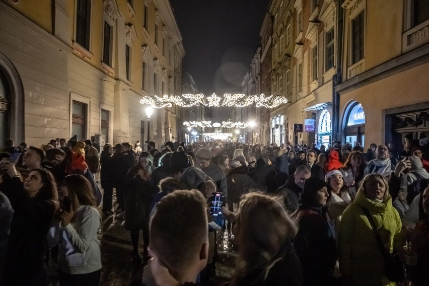 Noc sylwestrowa na krakowskim Rynku