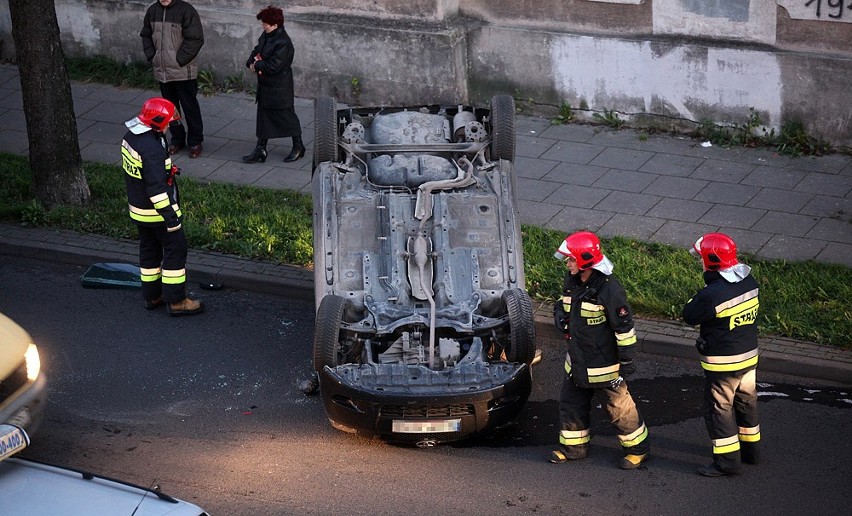 Toyota dachowała na Orlej w Łodzi