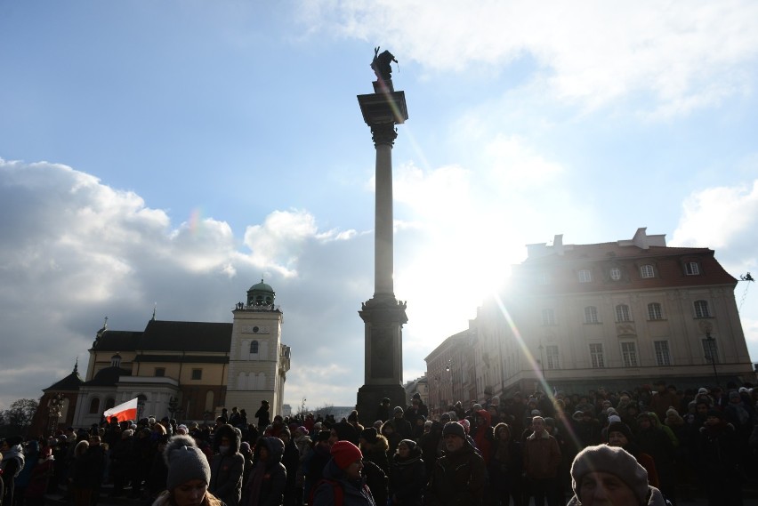 Pogrzeb Pawła Adamowicza: Tłumy na placu Zamkowym. Tak...