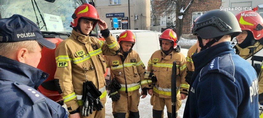 Ładunek wybychowy w myszkowskiej komendzie policji. Ćwiczenia ZDJĘCIA 