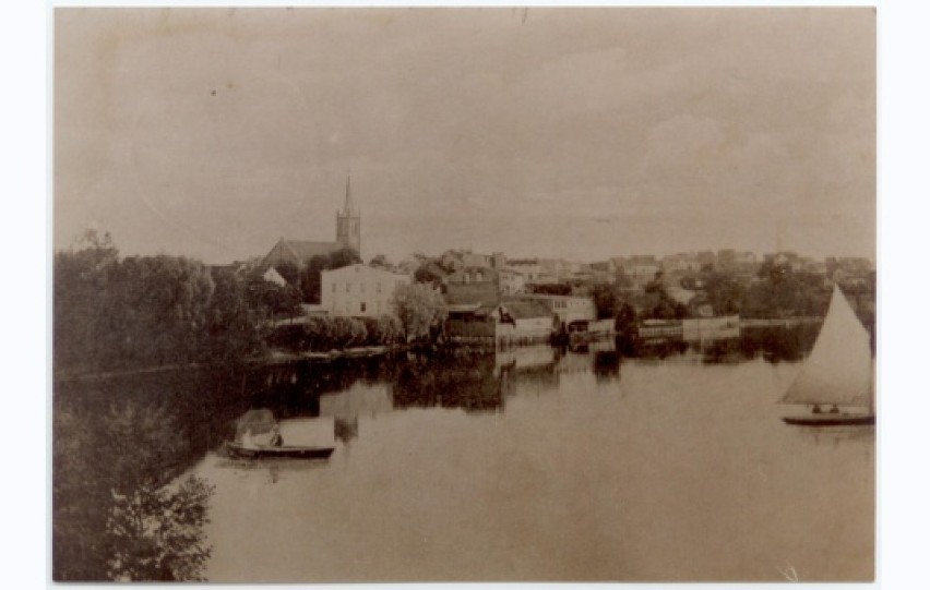 Panorama miasta od strony jeziora z przełomu XIX i XX wieku...