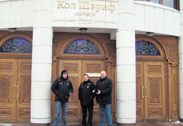 Konrad Piechocki, Grzegorz Stawinoga i Andrzej Lewandowski zwiedzali meczet na kazańskim Kremlu
