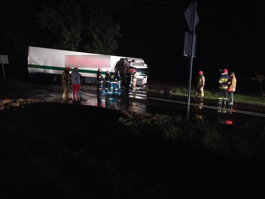 Samochód ciężarowy wjechał do rowu. Zablokował ulicę Kolską...