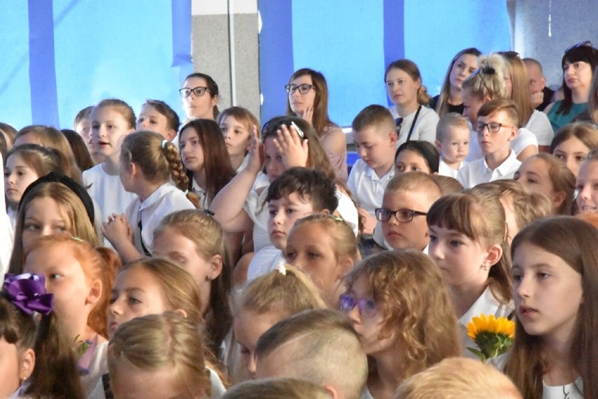 Uczniowie SP3 w Sycowie mają już wakacje. Odbył się apel (ZDJĘCIA)