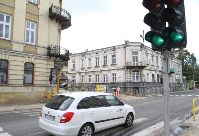 Niektórzy kierowcy uważają, że na czas   remontu ul. POW w Piotrkowie, sygnalizacja przy skrzyżowaniu ul. POW i Wojska Polskiego powinna być wyłączona