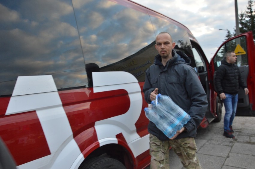 Z Bełchatowa wyruszył transport z darami dla Ukrainy. Być...