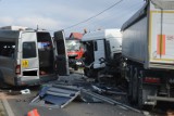 Szklana. Czołowe zderzenie busa i ciężarówki na DW 776. Nie żyją kierowcy pojazdów