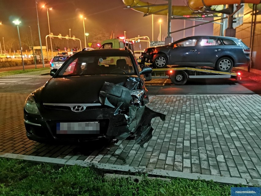 Wypadek na skrzyżowaniu ulic Chopina - Cmentarna we Włocławku. Zderzenie hyundaia z toyotą [zdjęcia]