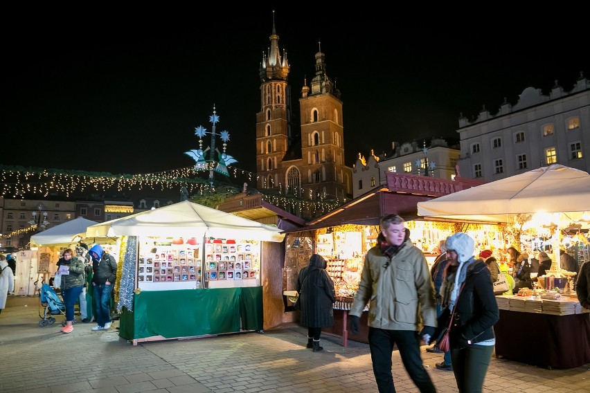 13.12.2016 krakow  
rynek glowny targi bozonarodzeniowe...