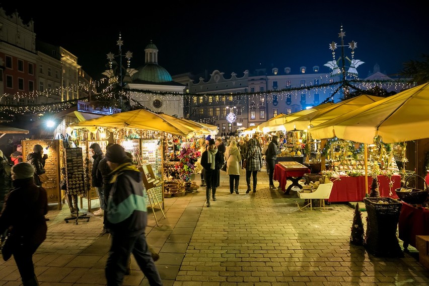 13.12.2016 krakow  
rynek glowny targi bozonarodzeniowe...