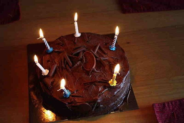 Źródło: http://commons.wikimedia.org/wiki/File:Birthday_cake,_Downpatrick,_June_2010.JPG