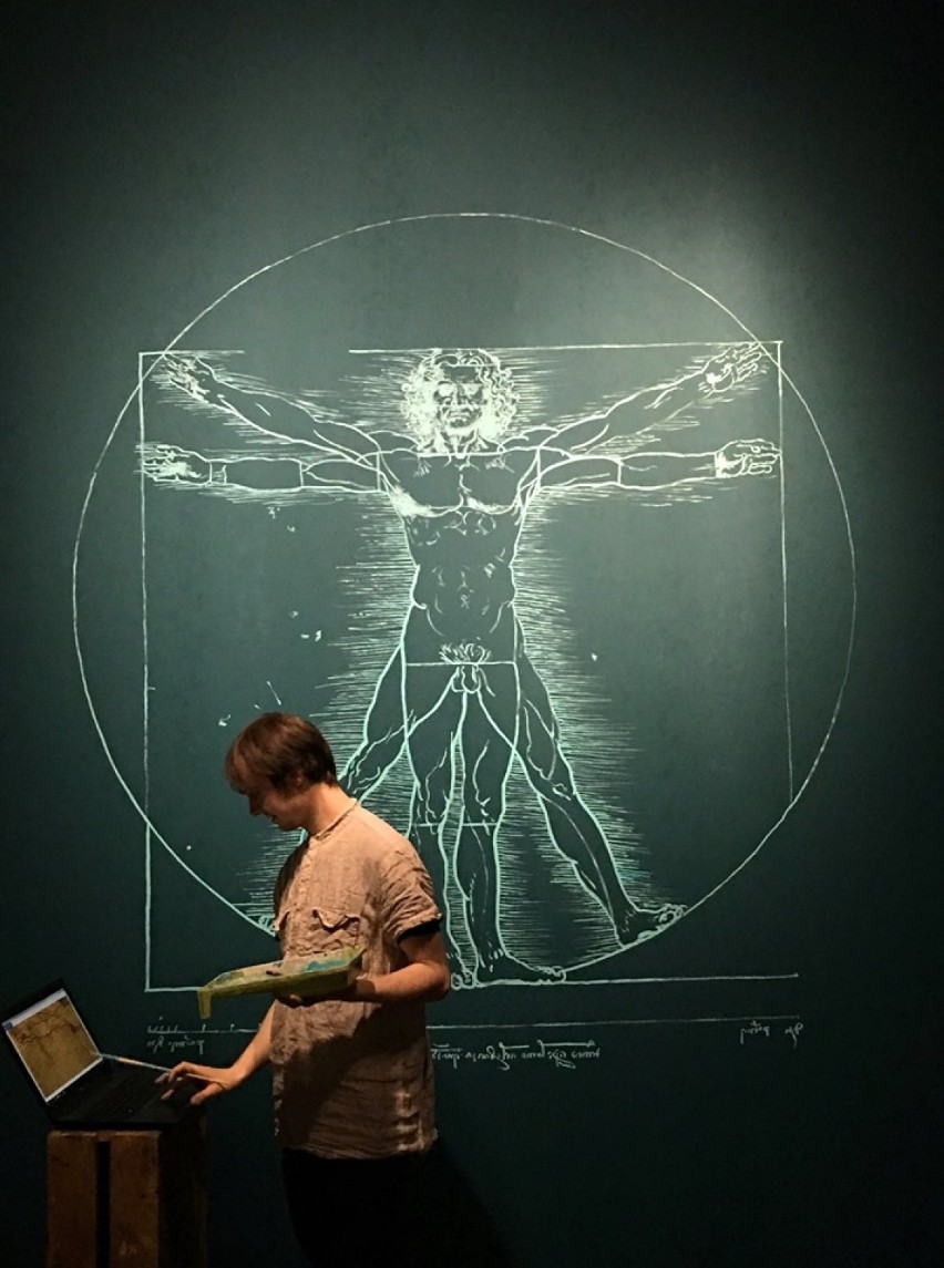 Leonardo da Vinci w Muzeum Narodowym. Nie są to oryginalne dzieła artysty, tylko... cyfrowe wersje