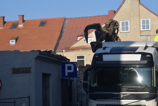 Znika budynek przy ulicy Kolegiackiej w Sieradzu