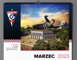 Górnik Zabrze przygotował kalendarze na 2023 rok. Zobacz ZDJĘCIA! Zabrzańscy piłkarze jak Guliwer w Krainie Liliputów