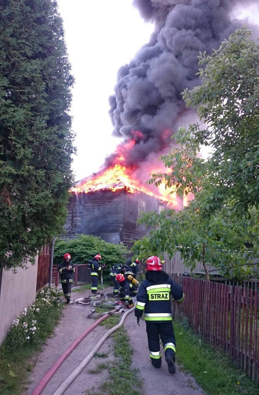 Palił się opuszczony budynek.