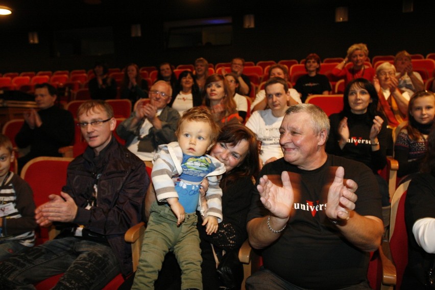 Fani przyszli do Chorzowskiego Centrum Kultury, żeby wystąpić w filmie o Mirku Bregule