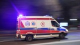 Wypadek w Bielsku-Białej. Mężczyzna spadł z wysokości na jezdnię. Przeżył, ale jego stan jest ciężki. 24-latek walczy o życie