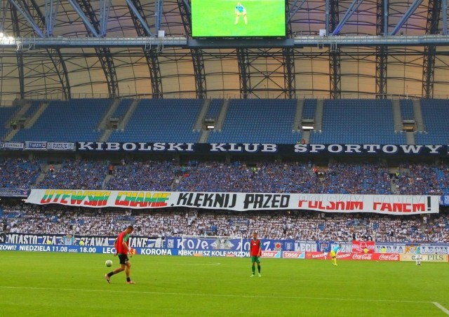 Władze Lecha Poznań chcą lepiej strzec Inea Stadionu, by nie powtórzyła się historia z obraźliwym transparentem, który pojawił się na meczu z Żalgirisem