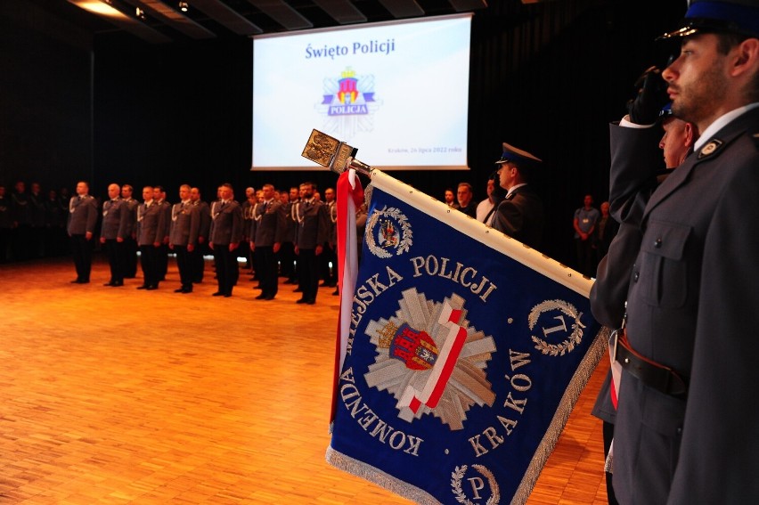 Kraków. Święto Policji Muzeum Lotnictwa Polskiego. Podziękowania i awanse